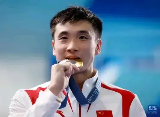 覃海洋, 李冰洁