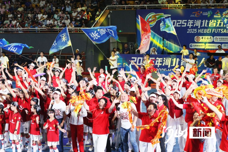 bt, 静静地坐在, 队队员们卖 bt, 静静地坐在, 队队员们卖